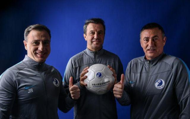 世界杯官方直播app官网下载手机版-【2021中超巡礼】巨星+名帅离去 大连人重成小球会